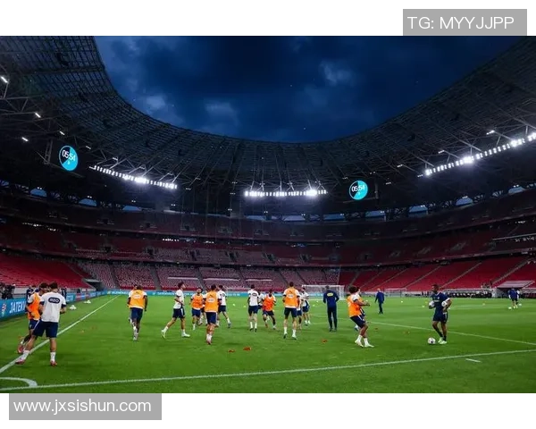 全球足球巨星现状全景图集：最具影响力球员的风采与成就一览